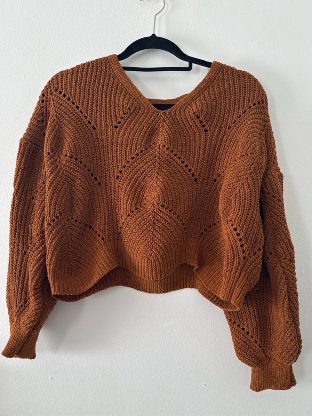 Francesca's Collections Cropped V-Neck Chunky Knit Sweater in Rust